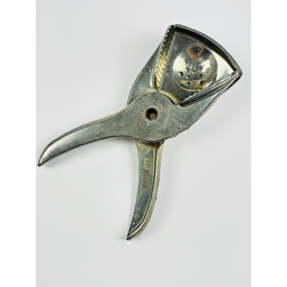 Vintage Irvin Ware Hand Held Citrus Juicer Lemon Squeezer Metal - Made‎ in USA